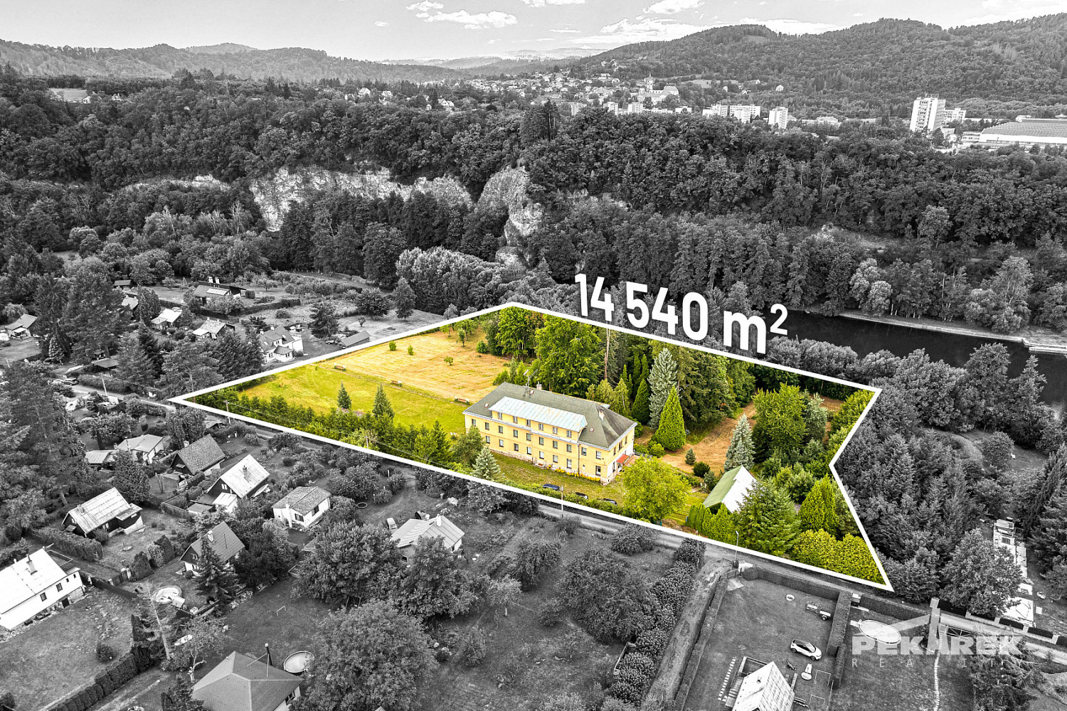 Prodej ubytovacího objektu 1 400 m² — photo 2