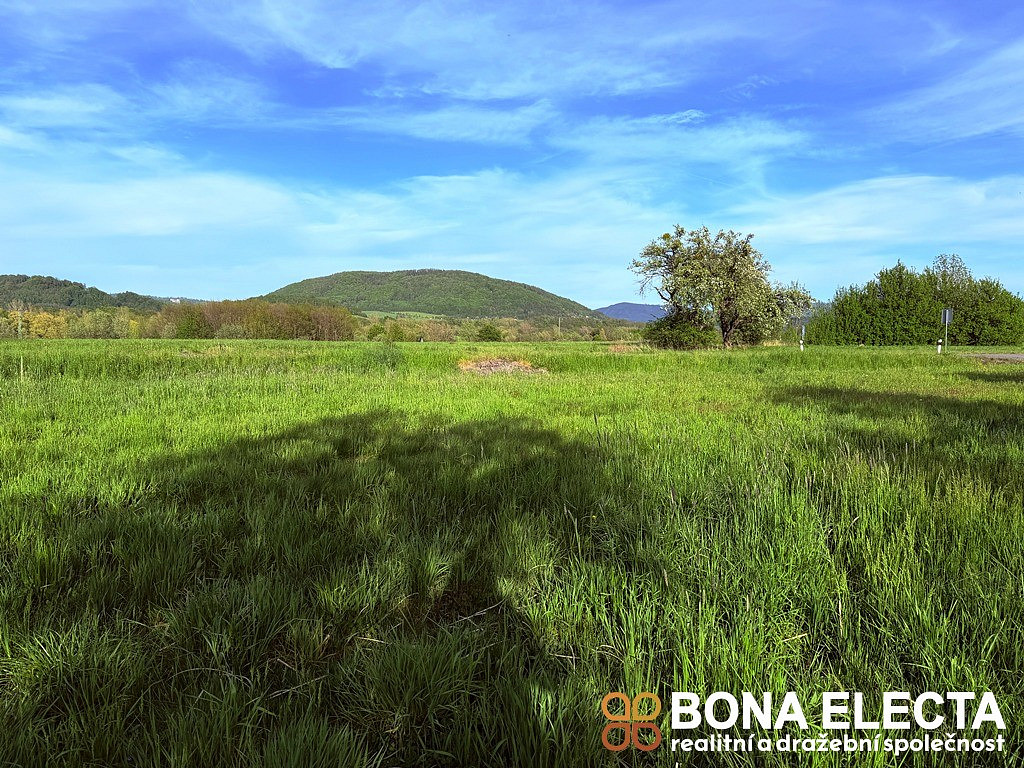 Prodej stavebního pozemku 902 m² – fotografie 3