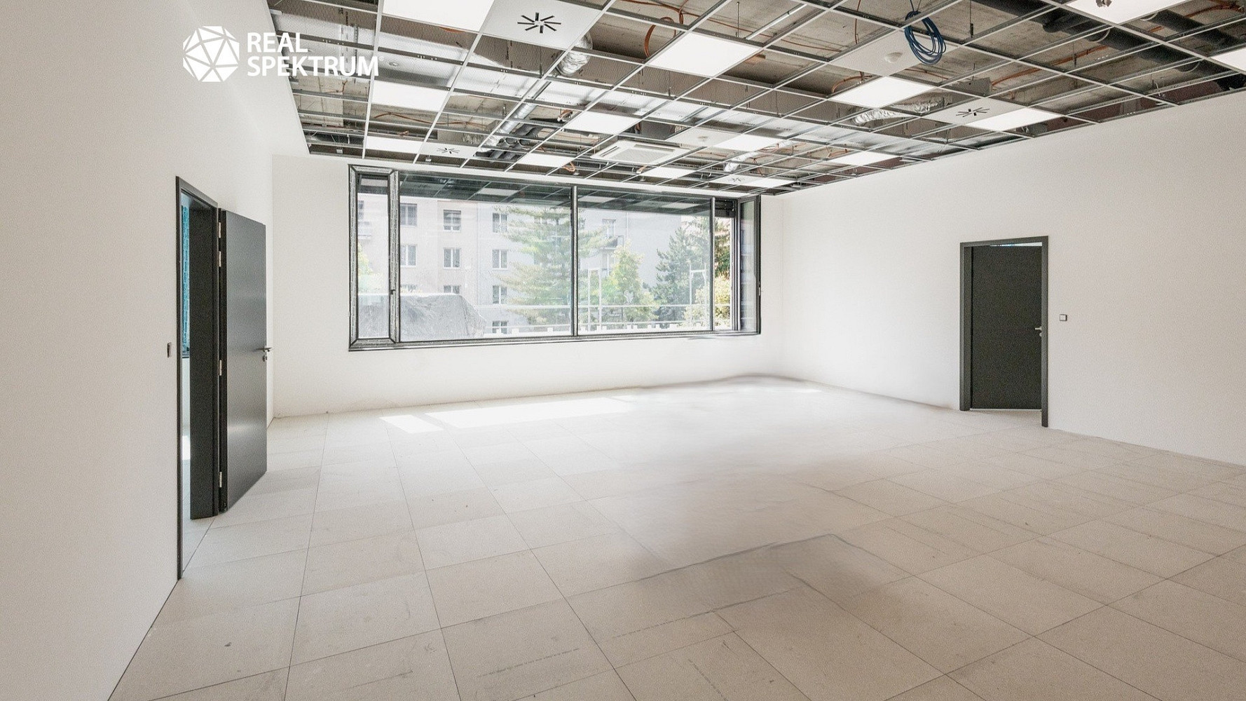 Pronájem kanceláře 472 m² – fotografie 4