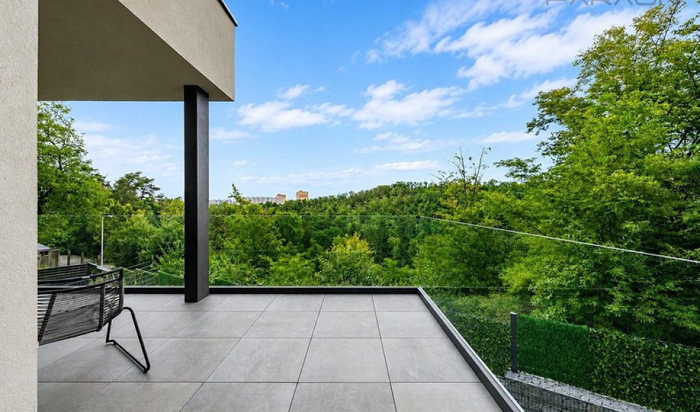 Prodej domu 305 m² s pozemkem 362 m², Praha – náhled fotky 2