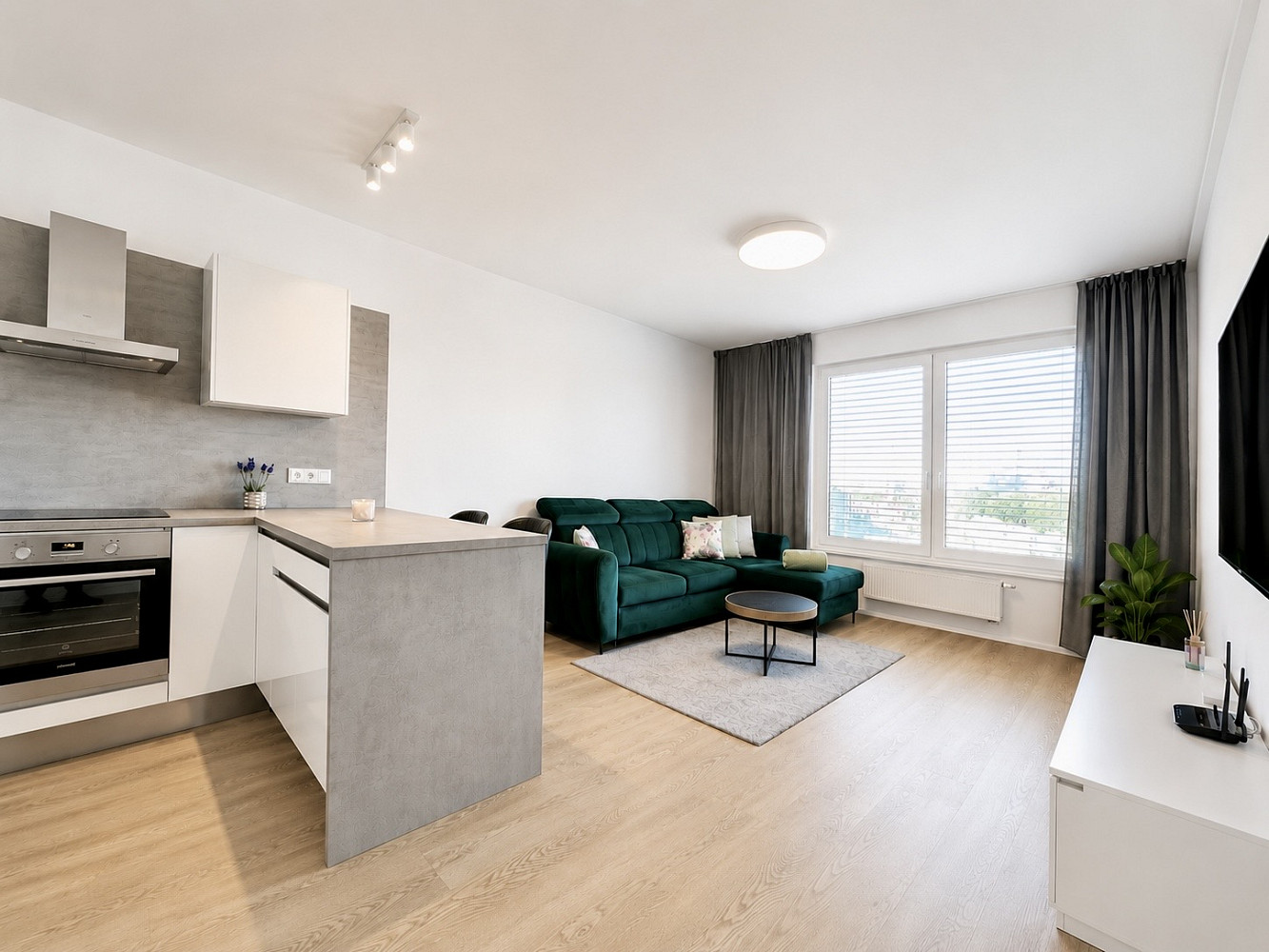 Pronájem bytu 2+kk 60 m² — photo 2