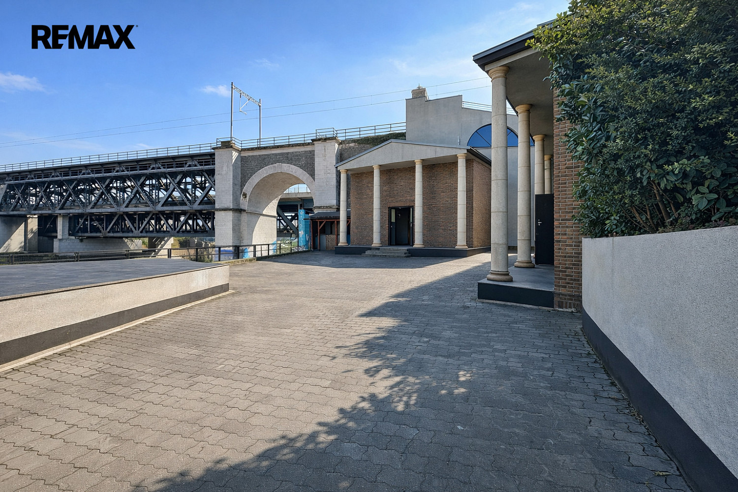 Pronájem obchodních prostor 595 m² – pohled 3