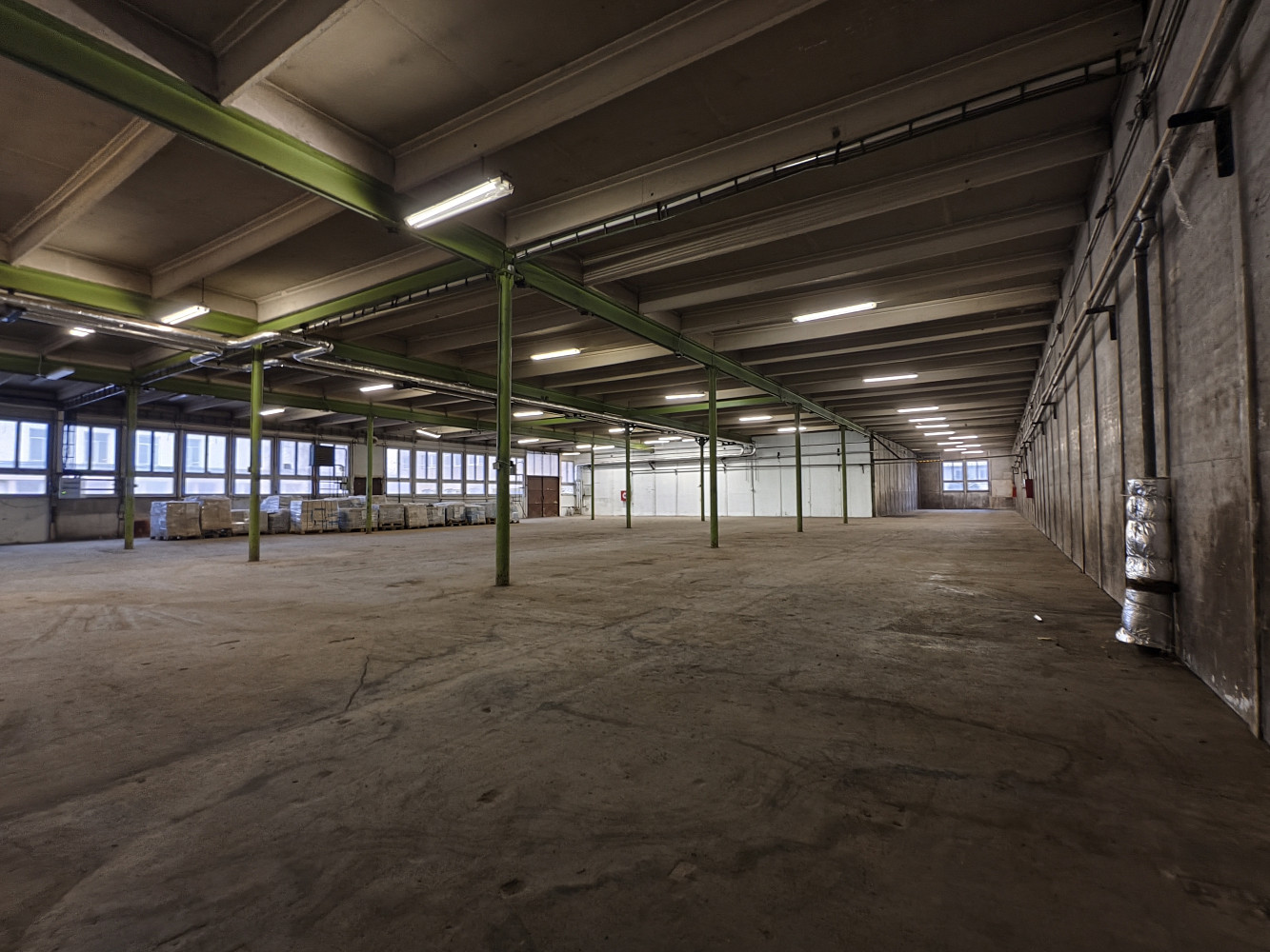 Pronájem skladovacích prostor 1 000 m² – fotografie 3