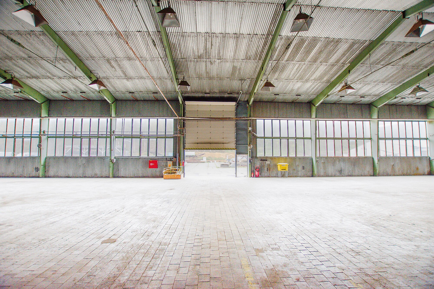 Pronájem skladovacích prostor 1 050 m² – fotografie 4