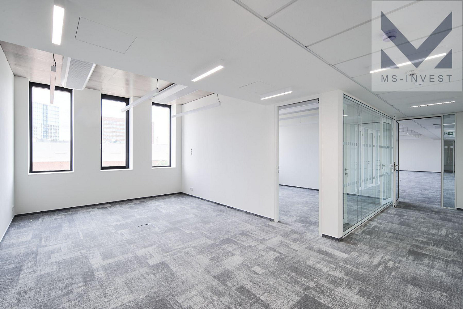 Pronájem kanceláře 257 m² — photo 2