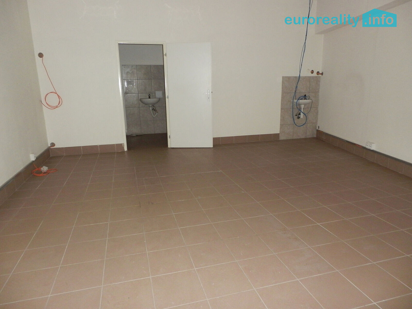 Pronájem obchodních prostor 38 m² – fotografie 2
