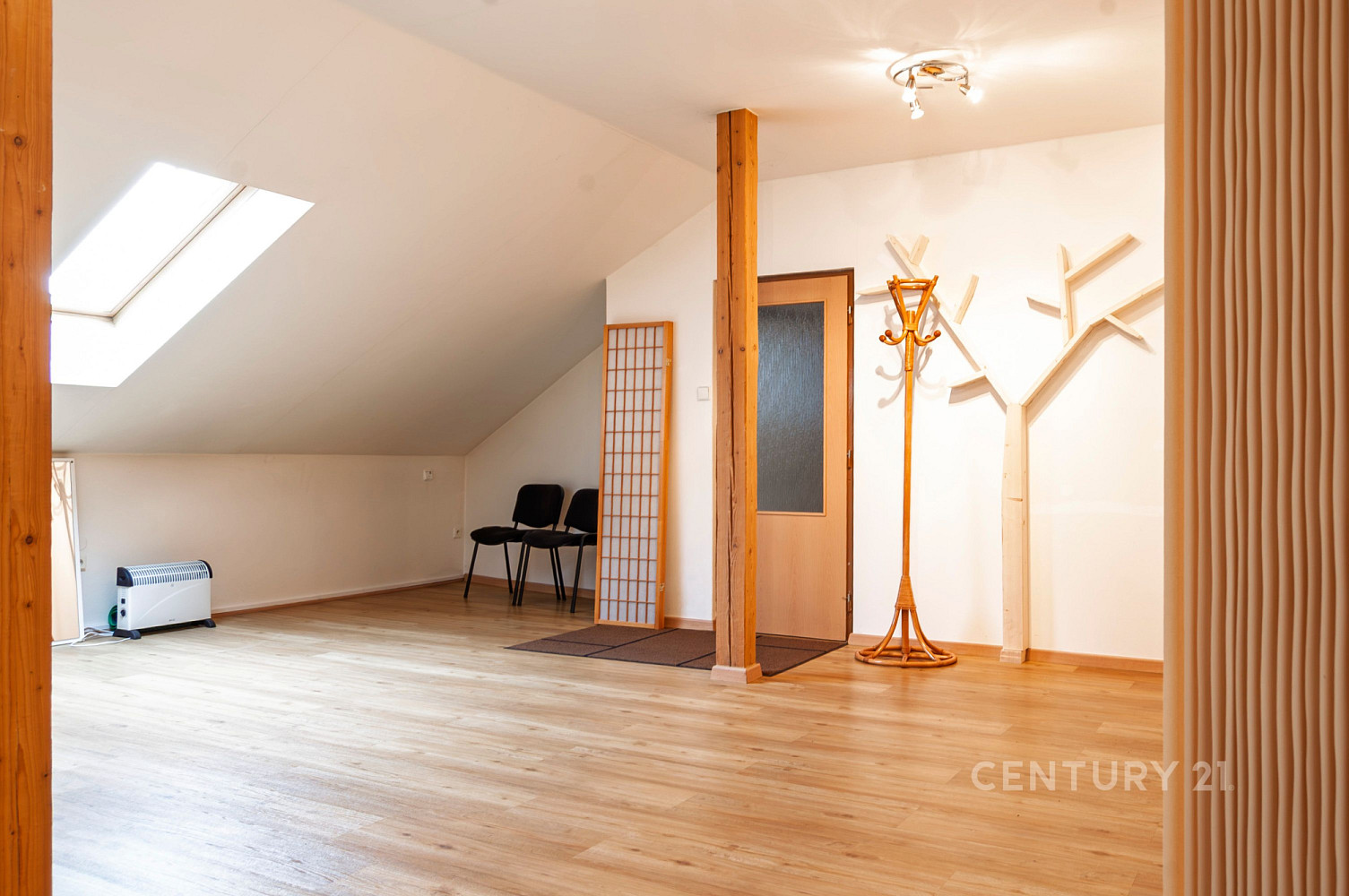 Pronájem obchodních prostor 82 m² – fotografie 3