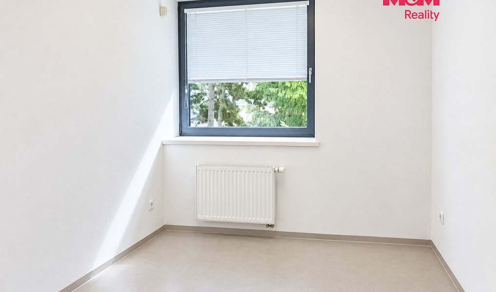 Pronájem kanceláře 12 m², Pardubice – náhled fotky 2