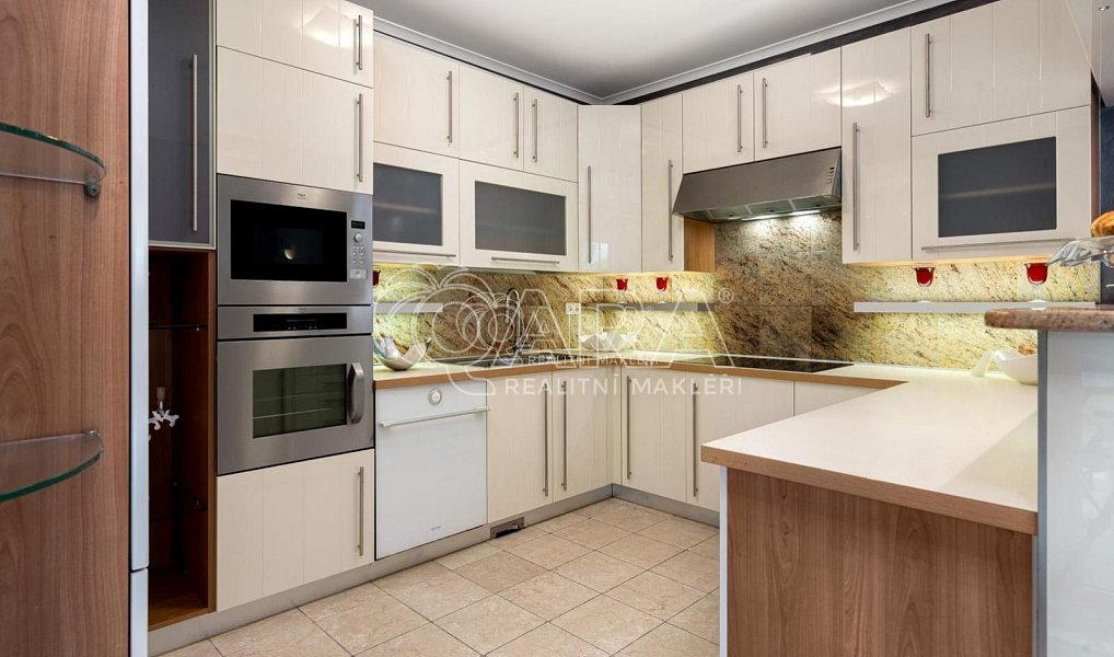 Prodej domu 470 m² s pozemkem 1 038 m², Praha – náhled fotky 11