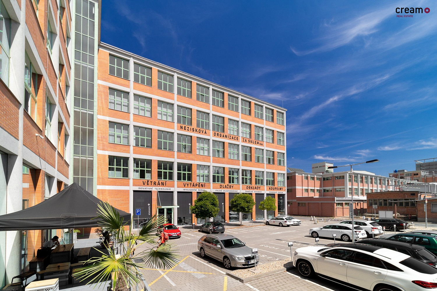 Pronájem obchodních prostor 159 m²
