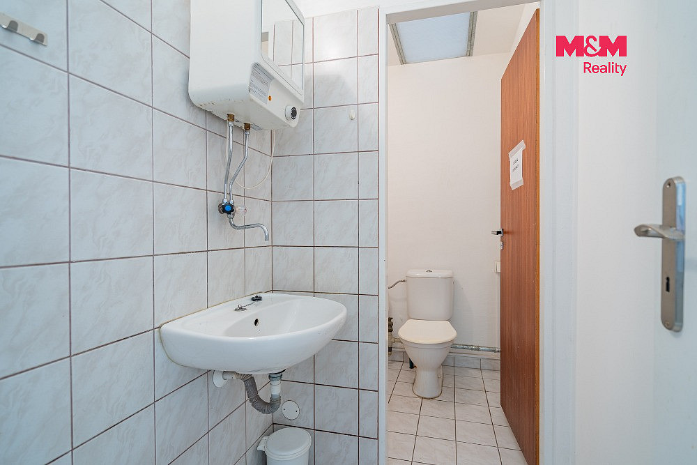Pronájem obchodních prostor 210 m² — photo 4