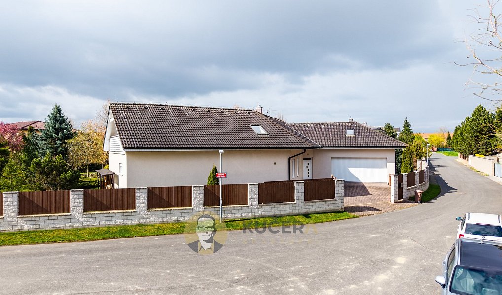 Prodej domu 488 m² s pozemkem 1 376 m², Jesenice – náhled fotky 21