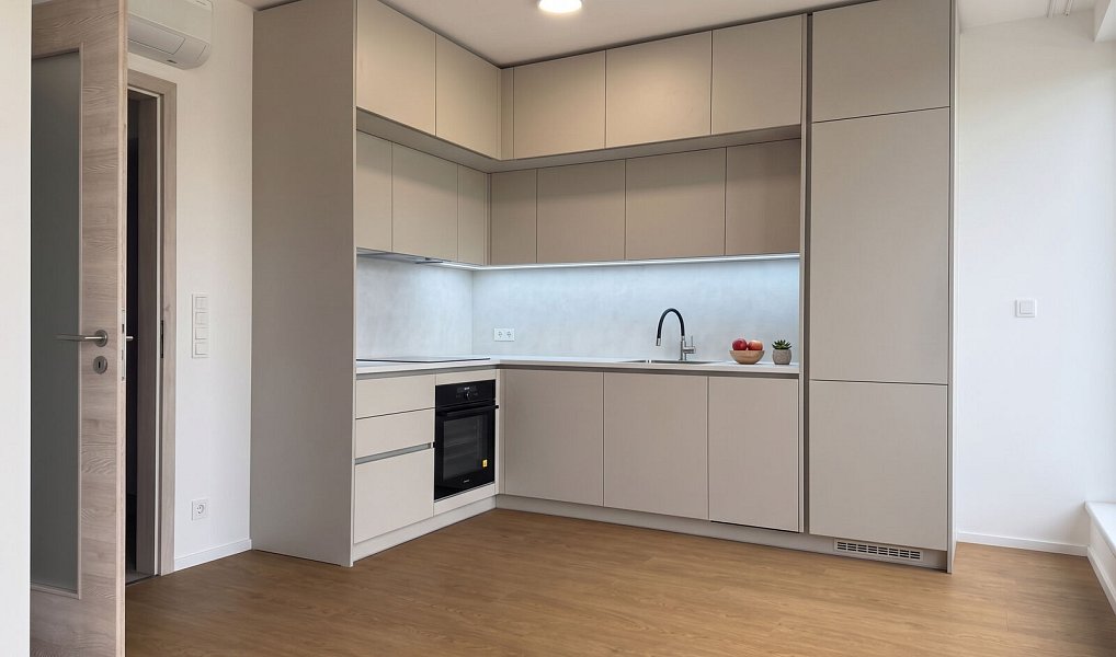 Pronájem bytu 2+kk 77 m², Praha – náhled fotky 2