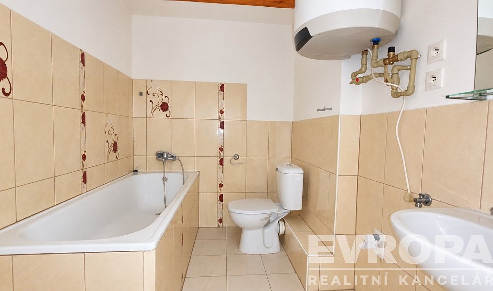 Pronájem bytu 1+kk 28 m², Horní Maršov – náhled fotky 3