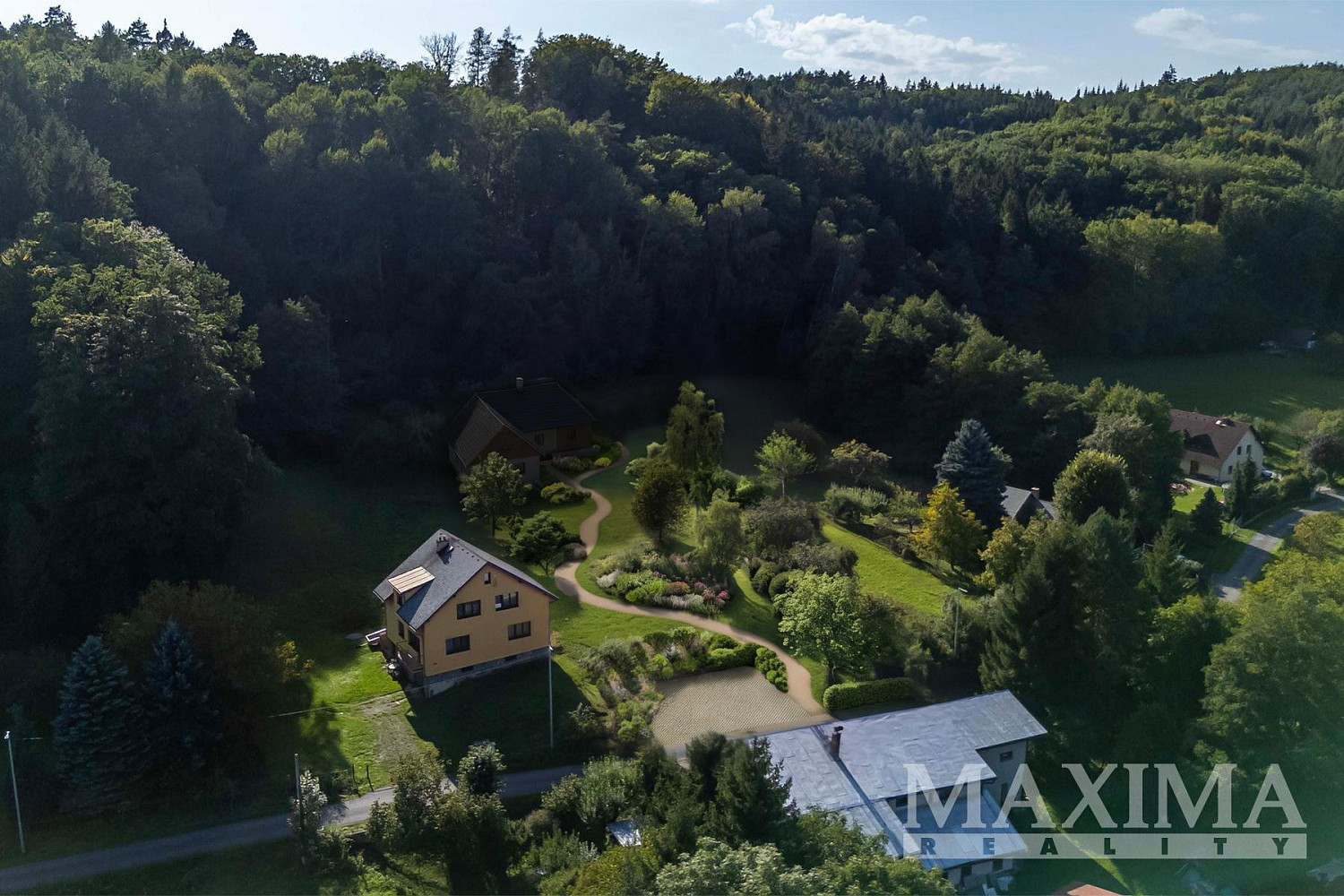 Prodej stavebního pozemku 3 738 m² – fotografie 2