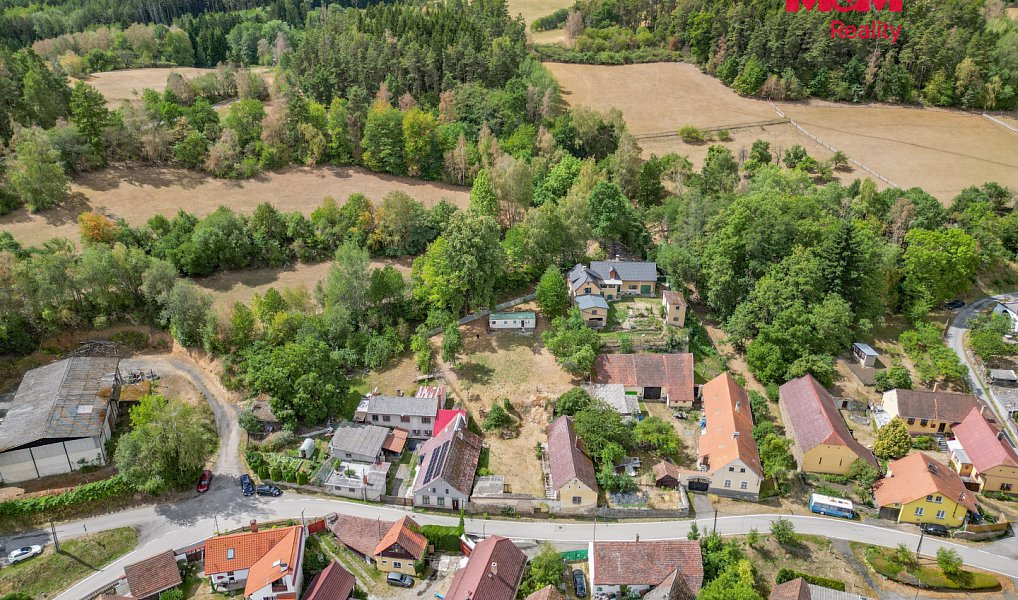 Prodej stavebního pozemku 1 676 m², Strašice – náhled fotky 9