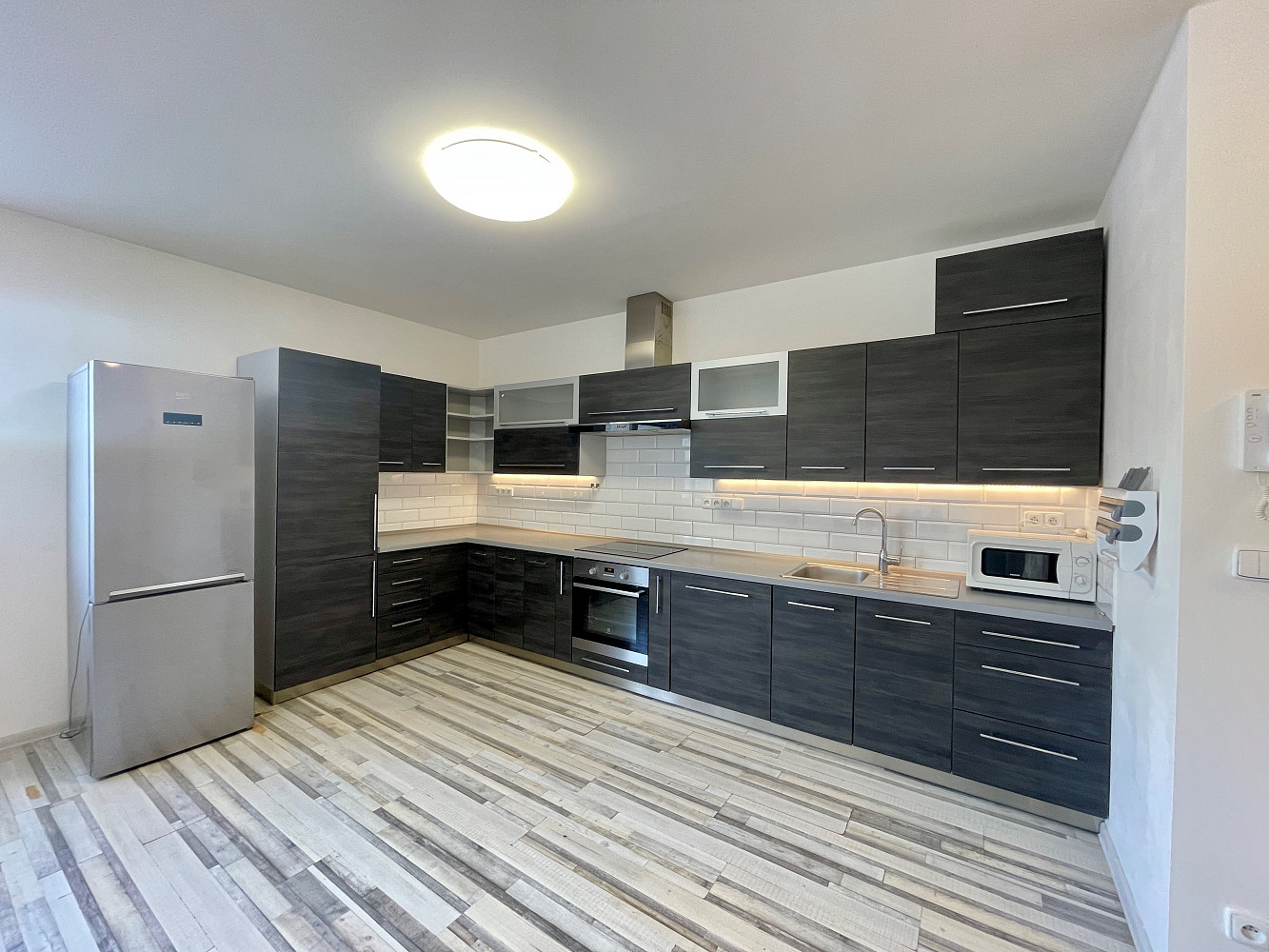 Pronájem bytu 3+kk 100 m² – fotografie 3