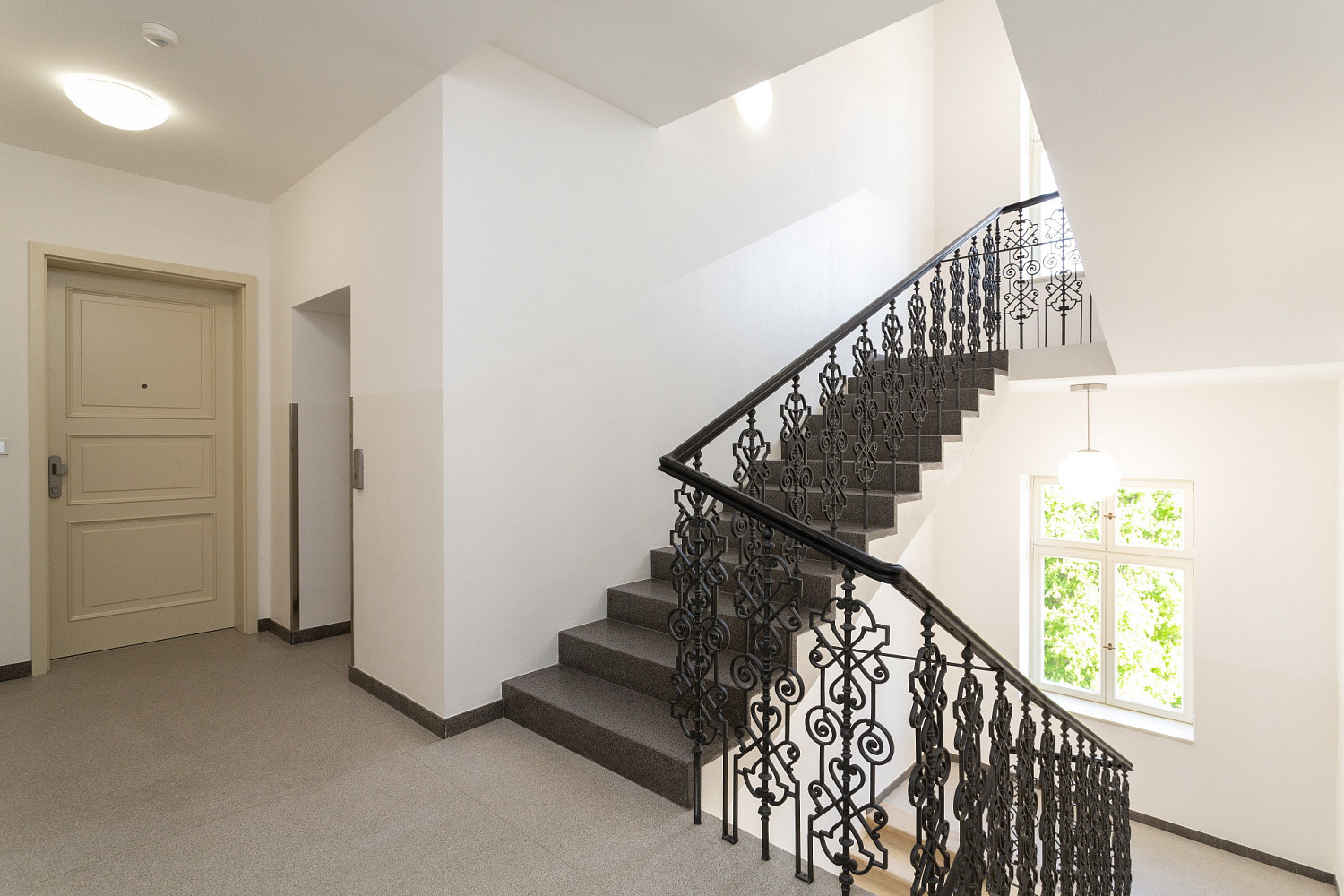 Pronájem bytu 2+kk 46 m² – fotografie 2