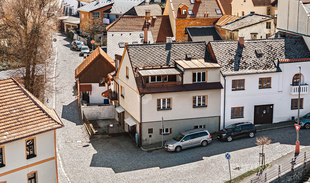 Prodej domu 285 m² s pozemkem 136 m², Sušice – náhled fotky 2