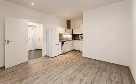 Pronájem bytu 1+kk 28 m²