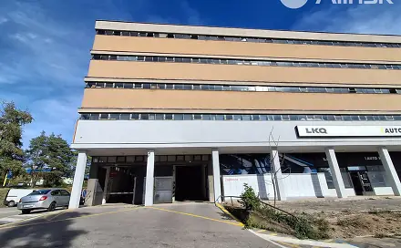 PRONÁJEM GARÁŽOVÉHO STÁNÍ VE STŘEŽENÉM PARKOVACÍM DOMĚ BRNO - LESNÁ, Loosova, Brno - Lesná