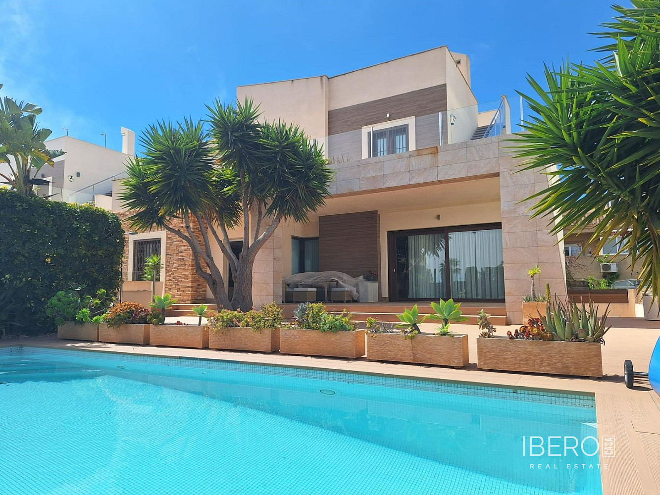 Prodej domu 306 m² s pozemkem 306 m²