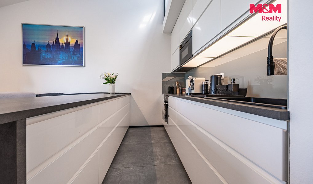 Prodej bytu 1+kk 40 m², Praha – náhled fotky 4