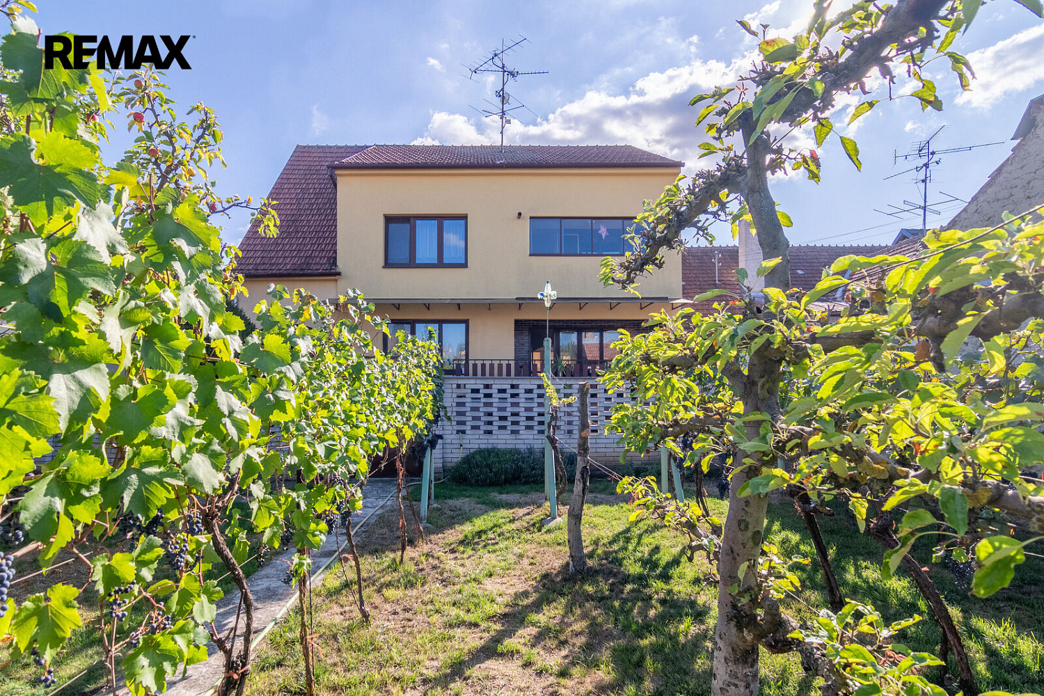 Prodej domu 225 m² s pozemkem 780 m² – fotografie 2