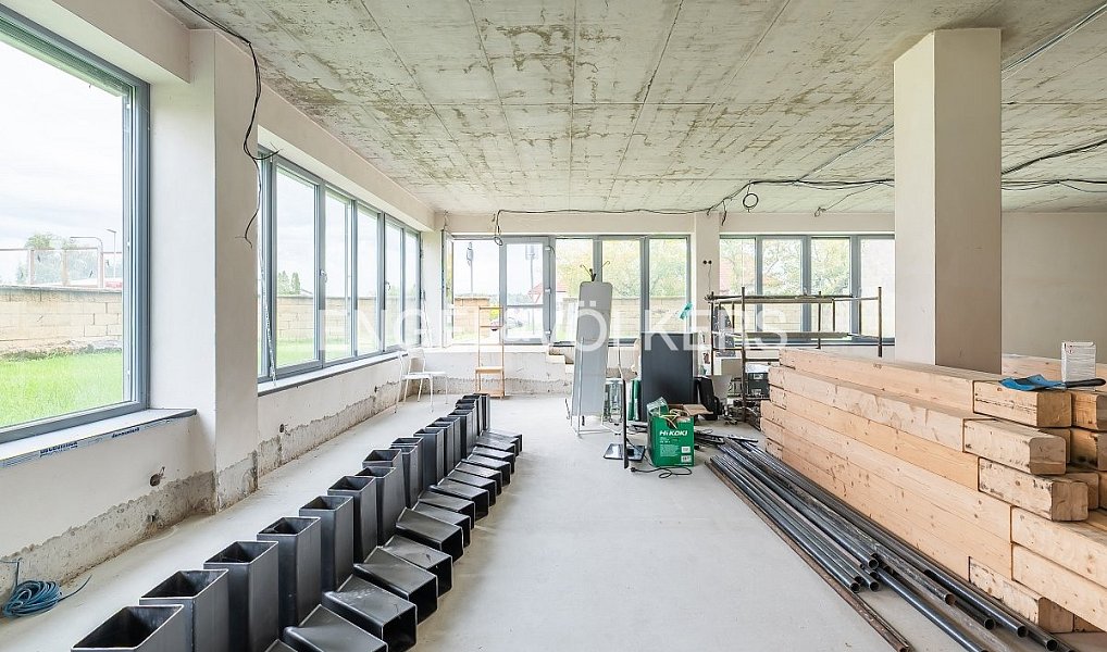 Pronájem obchodních prostor 260 m², Jesenice – náhled fotky 4