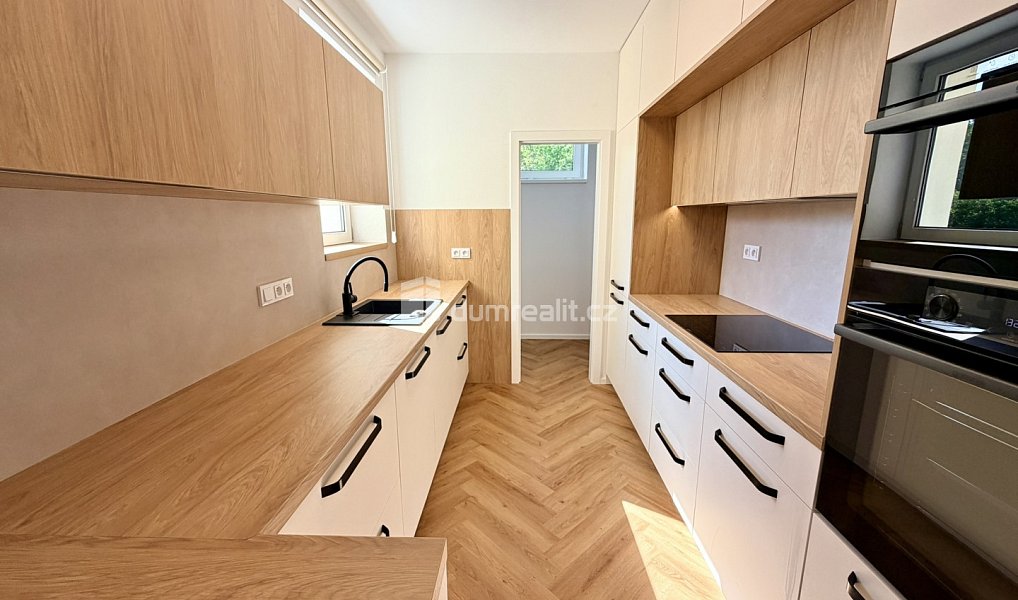 Prodej domu 247 m² s pozemkem 1 024 m², Lukov – náhled fotky 5