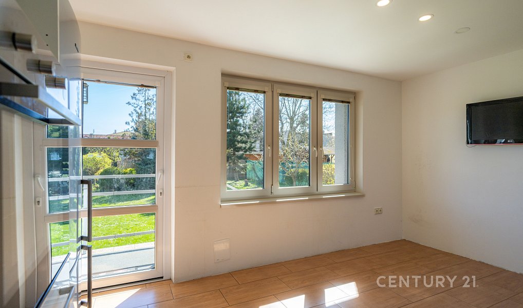 Prodej domu 217 m² s pozemkem 800 m², Nehvizdy – náhled fotky 8