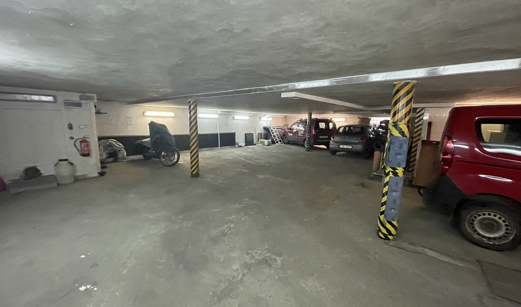Pronájem garážového stání – Praha 3, Lupáčova | 2,5 × 5,1 m | volné ihned, Praha – náhled fotky 3