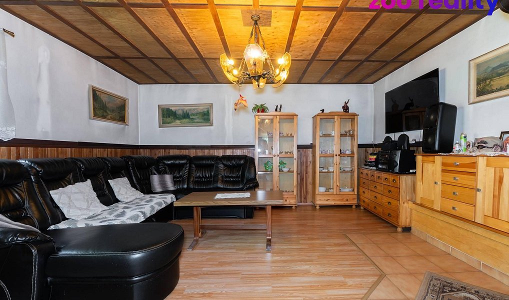 Prodej domu 320 m² s pozemkem 16 394 m², Místo – náhled fotky 4