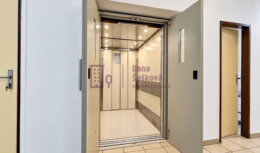 Pronájem obchodních prostor 520 m², Studená – náhled fotky 8
