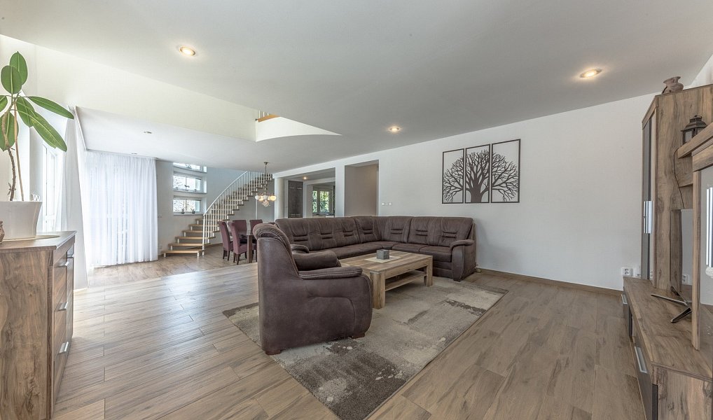 Prodej domu 260 m² s pozemkem 991 m², Praha – náhled fotky 4
