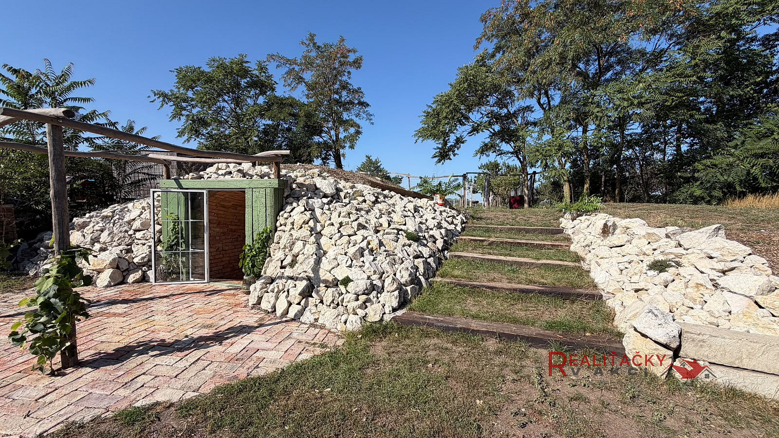 Prodej stavebního pozemku 1 129 m² – fotografie 2