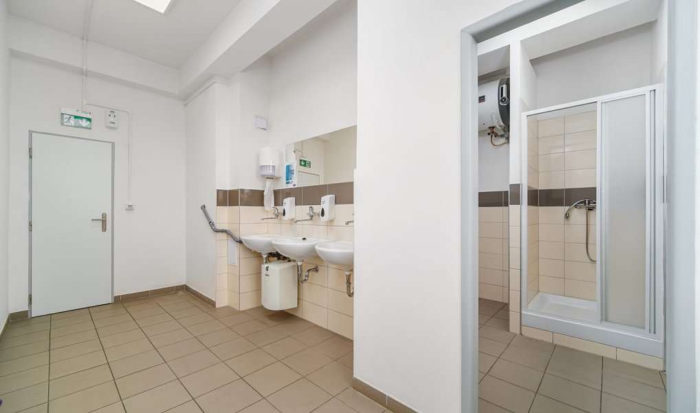 Pronájem kanceláře 540 m², Vestec – náhled fotky 7