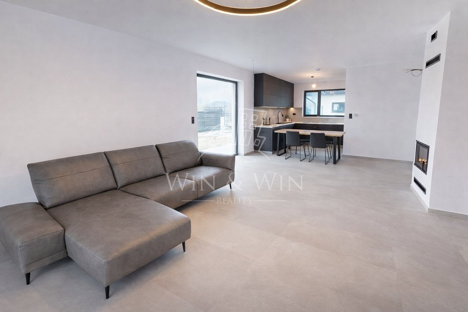 Prodej domu 145 m² s pozemkem 925 m² – pohled 2