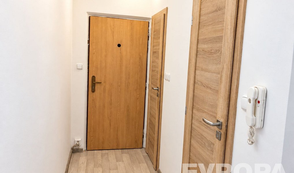 Pronájem bytu 3+1 76 m², Plzeň – náhled fotky 6