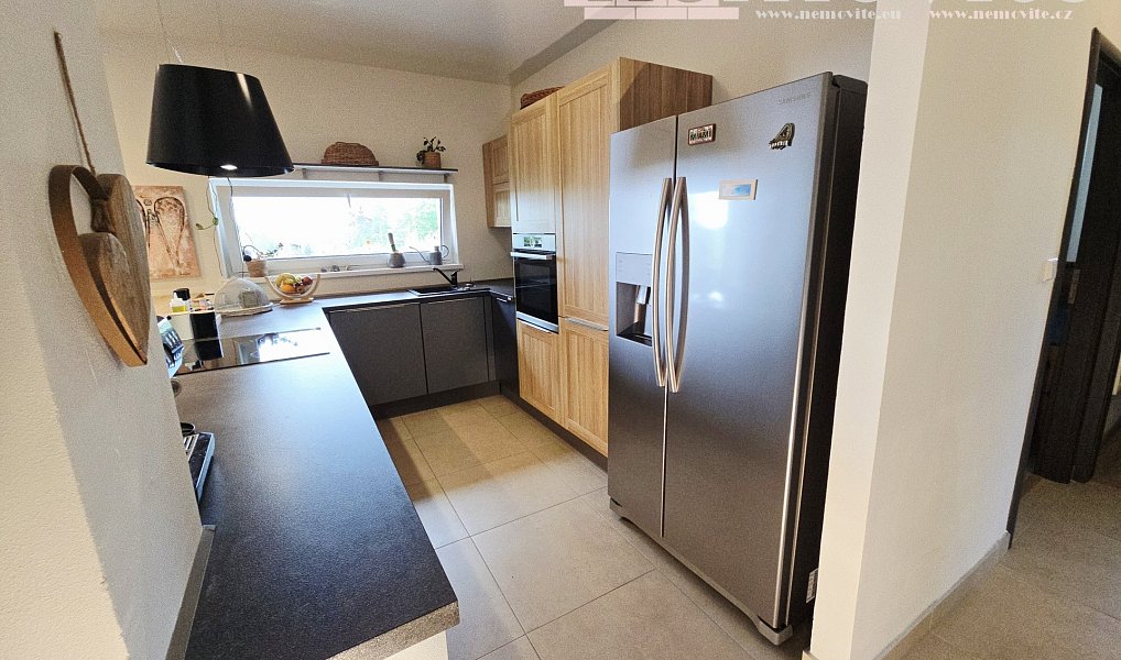 Prodej domu 157 m² s pozemkem 1 047 m², Sulice – náhled fotky 9