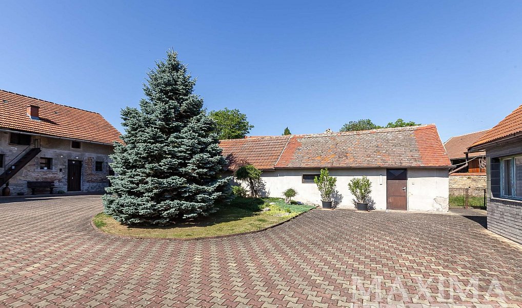 Prodej domu 340 m² s pozemkem 4 800 m², Bečváry – náhled fotky 4