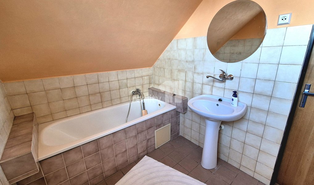 Prodej domu 189 m² s pozemkem 775 m², Aš – náhled fotky 33