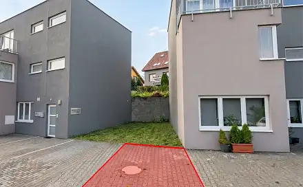 Pronájem garážového stání 13 m2, Modřice, Bobravská, Modřice, okres Brno-venkov