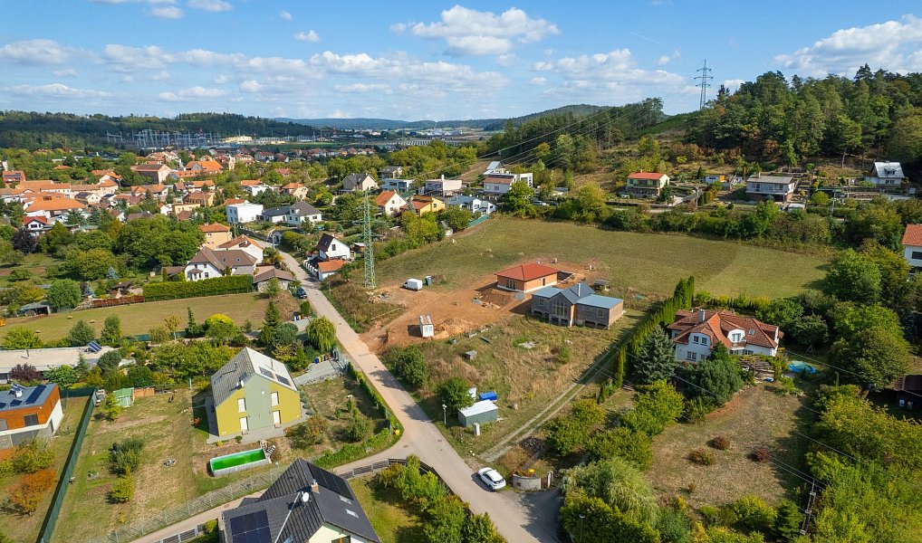 Prodej stavebního pozemku 1 416 m², Hradčany – náhled fotky 16