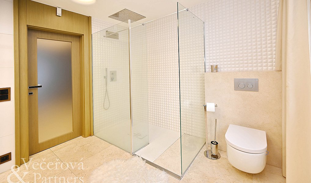 Prodej domu 310 m² s pozemkem 779 m², Popovičky – náhled fotky 14