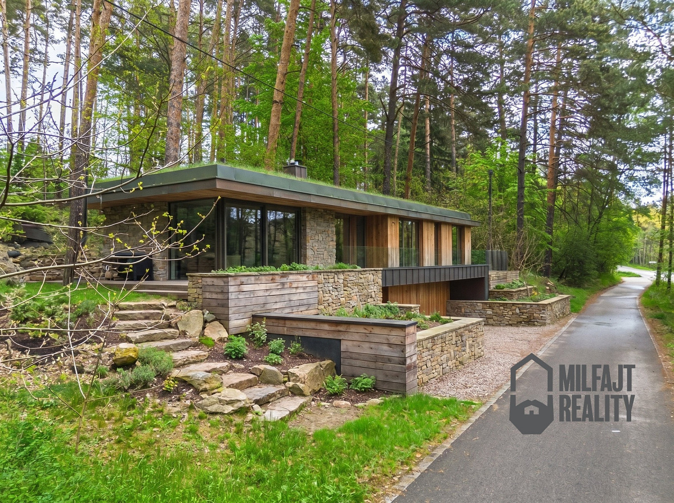 Prodej stavebního pozemku 1 647 m² – pohled 4