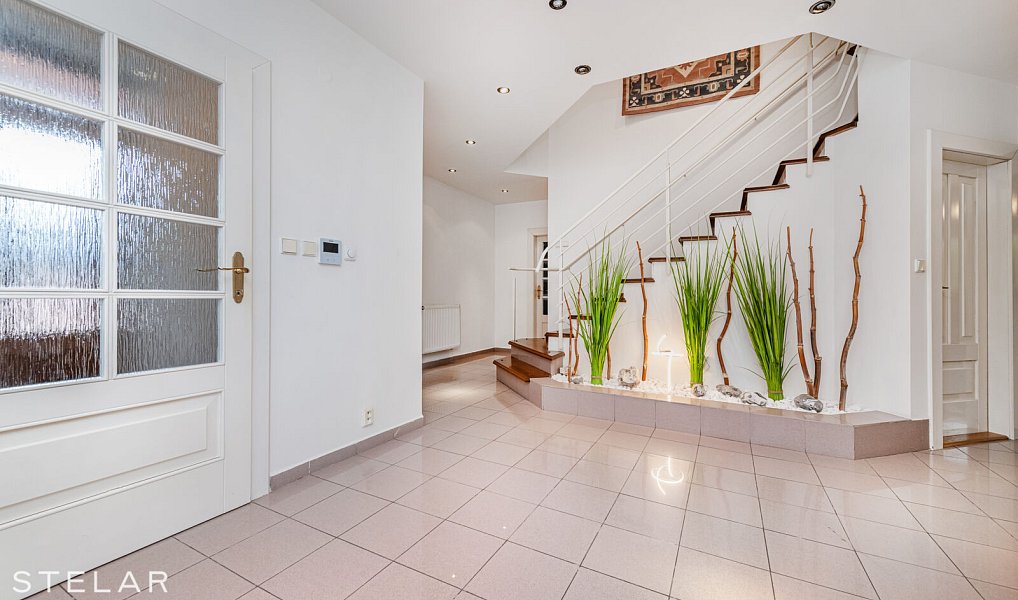 Prodej domu 512 m² s pozemkem 973 m², Jesenice – náhled fotky 7