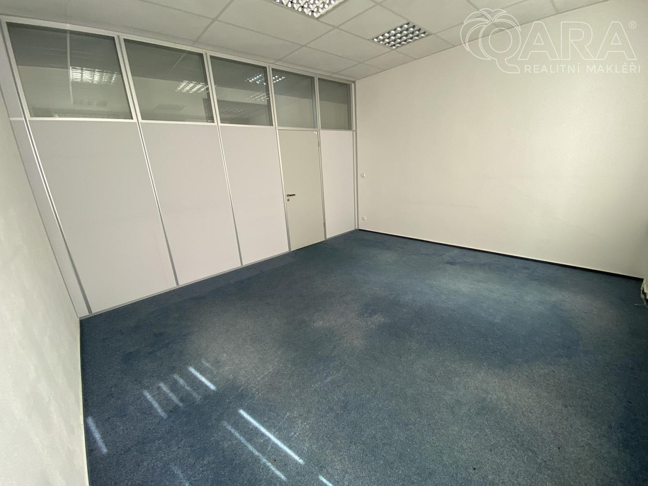 Pronájem kanceláře 33 m² – fotografie 3