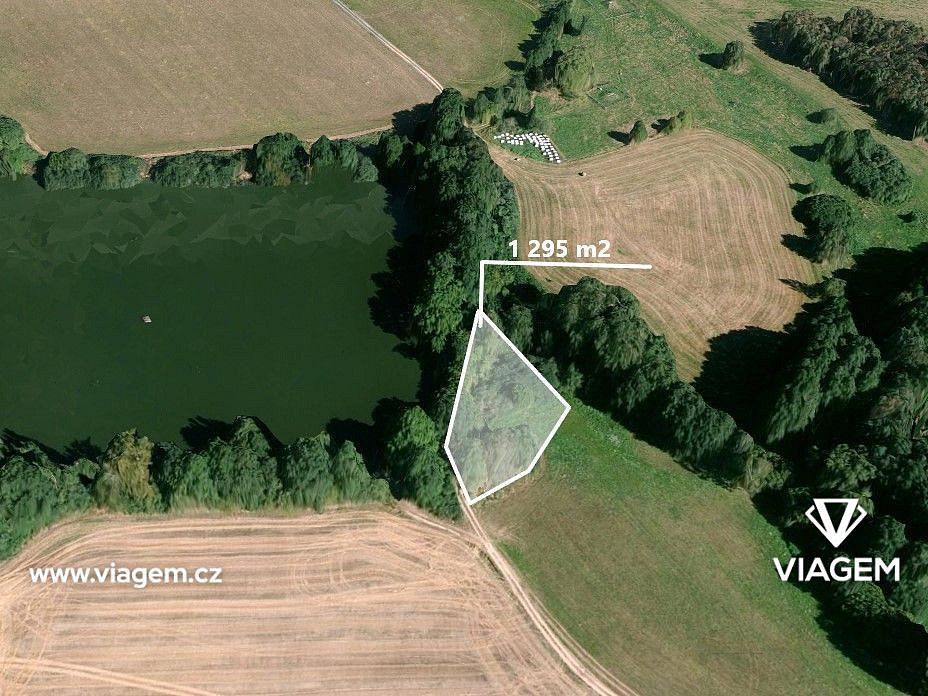 Prodej pole 1 007 m²