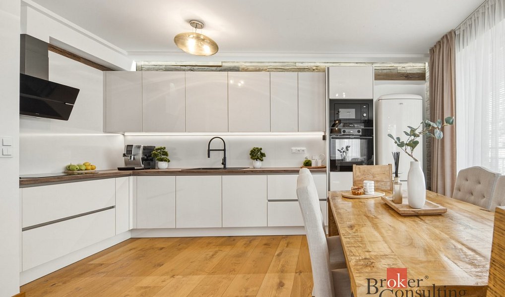 Prodej bytu 3+kk 93 m², Pardubice – náhled fotky 2